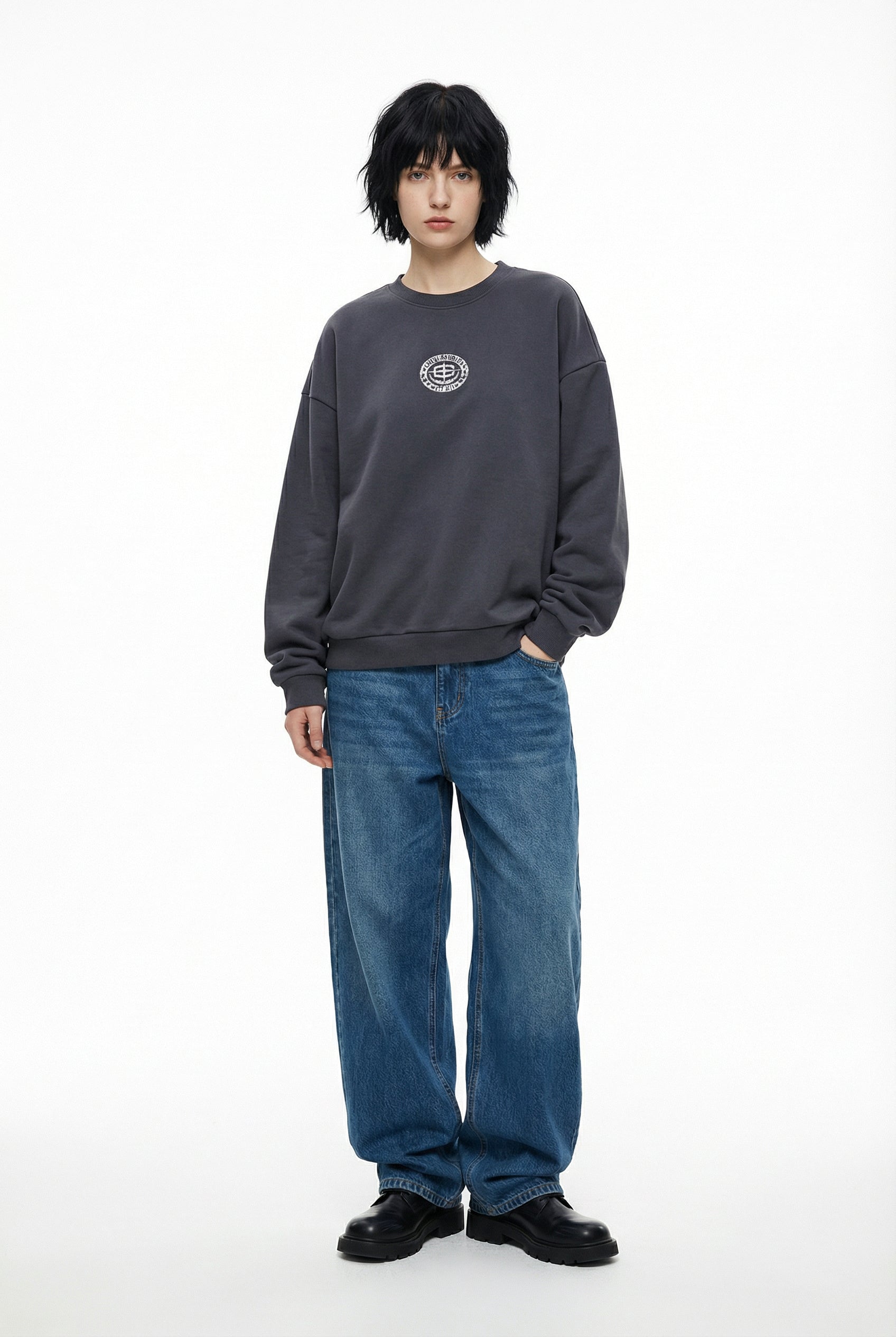 STUDIOS CREWNECK