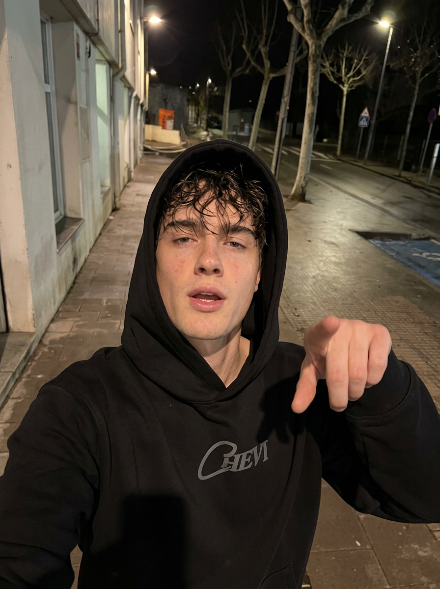Wanted Hood (Black)